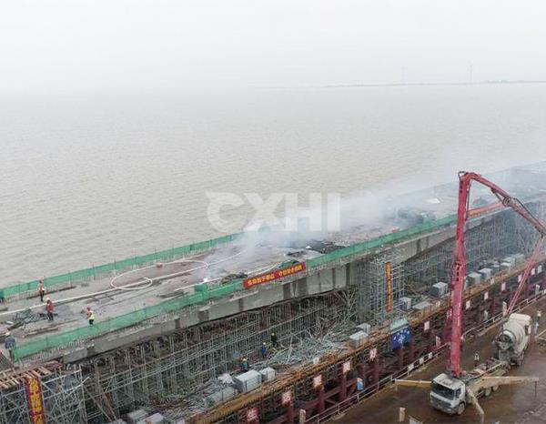 橋梁大事：常泰大橋2號(hào)墩首節(jié)鋼圍堰吊裝就位、黃湖大橋主橋合龍